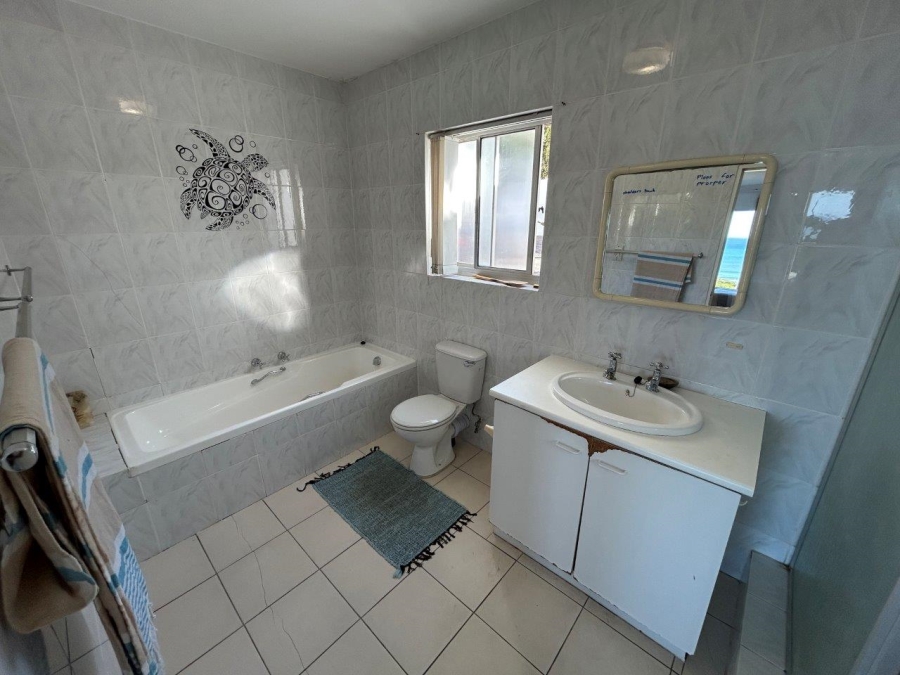7 Bedroom Property for Sale in Wavecrest Eastern Cape